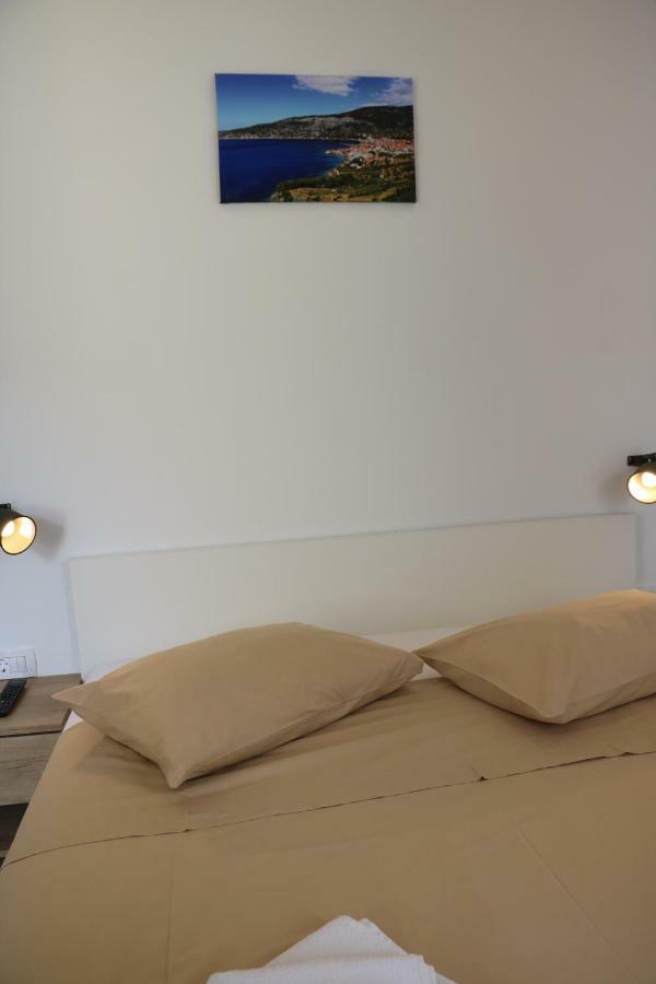 The Little Gem Bed and Breakfast Komiža Eksteriør billede